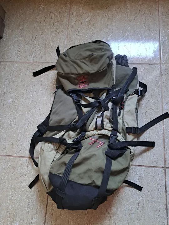 Mochila Crampom 77 litros Trilhas e Rumos - Foto 2