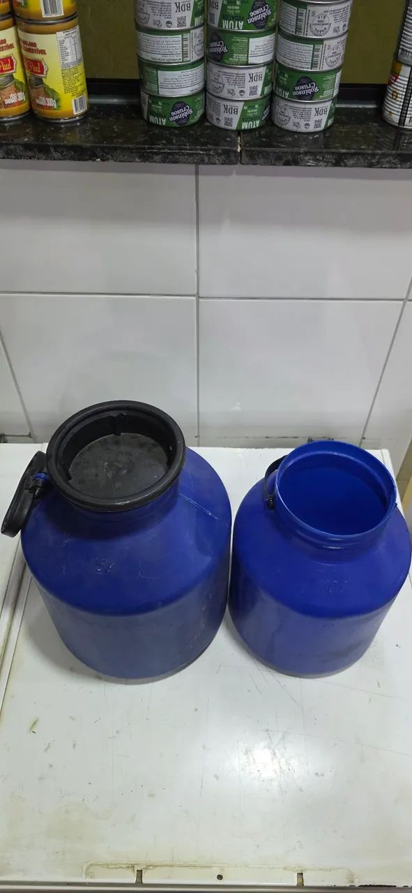 2 latões de plástico azul para comércio - Foto 2