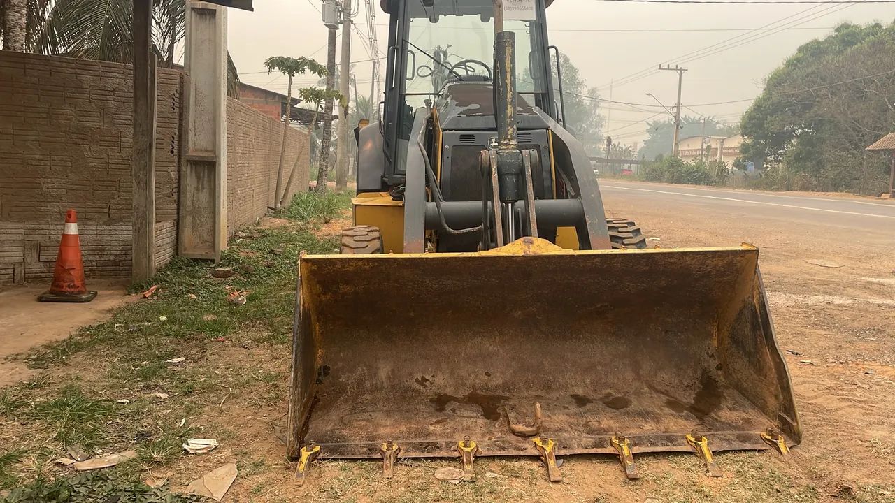 Retroescavadeira John Deere