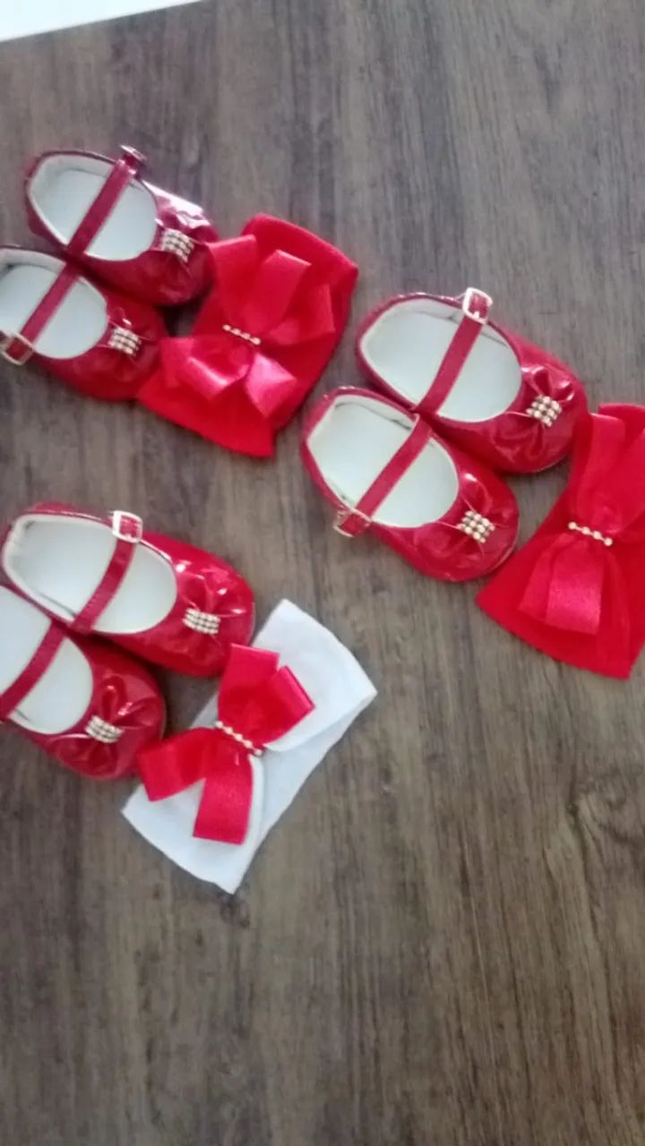 Sapatinho vermelho e faixa N 15,16 e 18