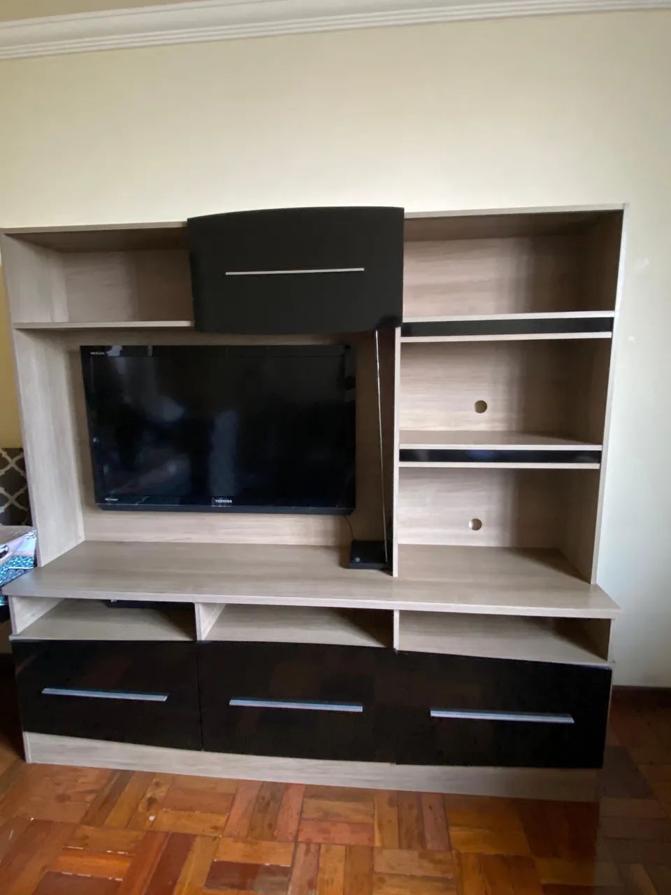 Estante para sala amadeirada com preto USADO 