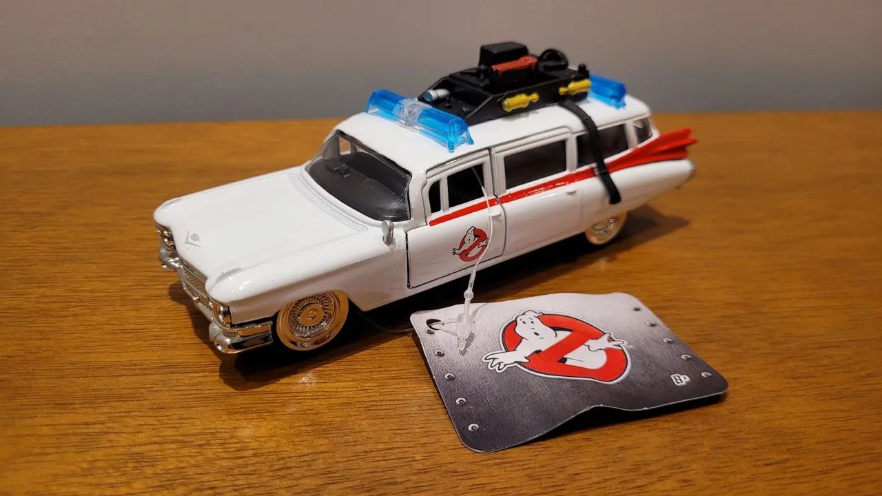 Miniatura Ecto-1 Ghostbusters Jadstoys 1:32 perfeita 