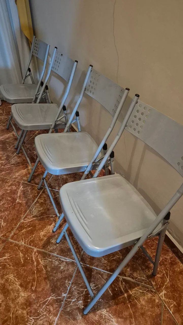Conjunto Mesa e 4 cadeiras de metal dobráveis - Foto 5