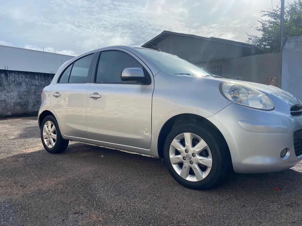 Nissan MARCH 1.6  - Foto 2