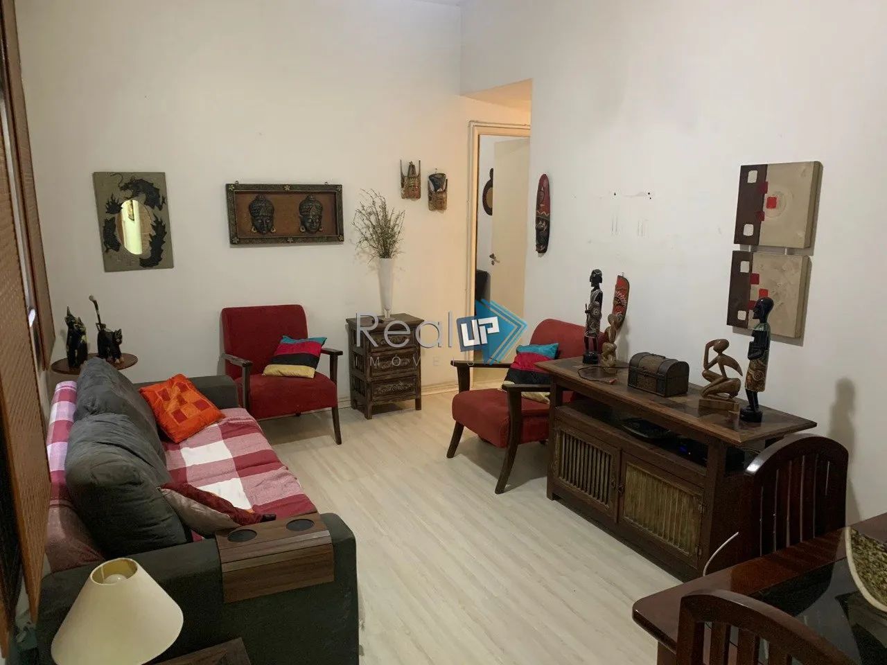 Espaçoso 2 quartos em Copacabana - Foto 2
