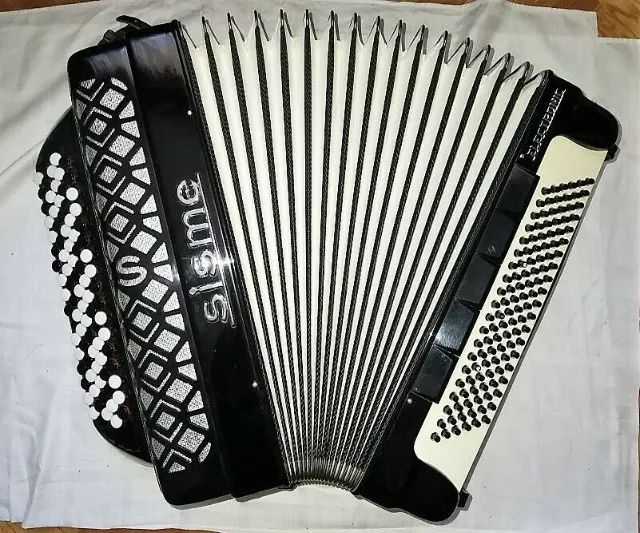 Acordeon Cromatico SISME, italiano, 120bx,3/5voz, era GCF, foi retirado a parte eletronica