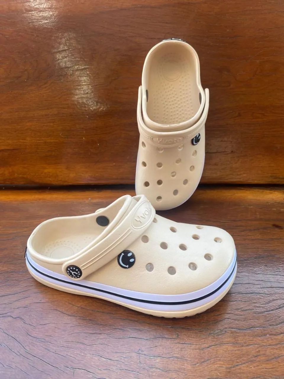 Sandálias Crocs Rosa - Conforto e Estilo! - Foto 2