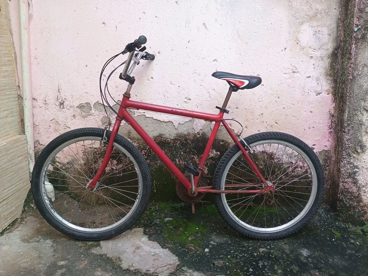 BICICLETA VERMELHA ARO 26 - ESTADO: SEMINOVA