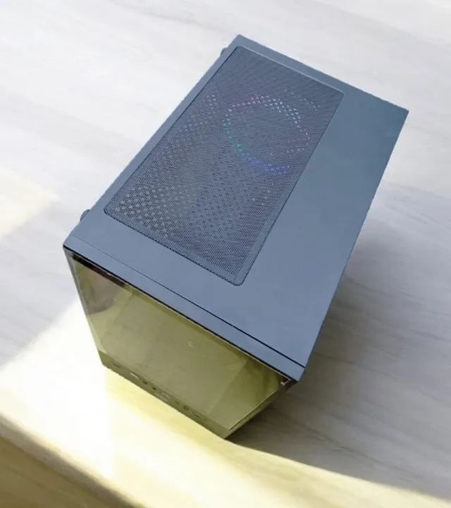 Brand-new gaming computer in box.64197814729219123