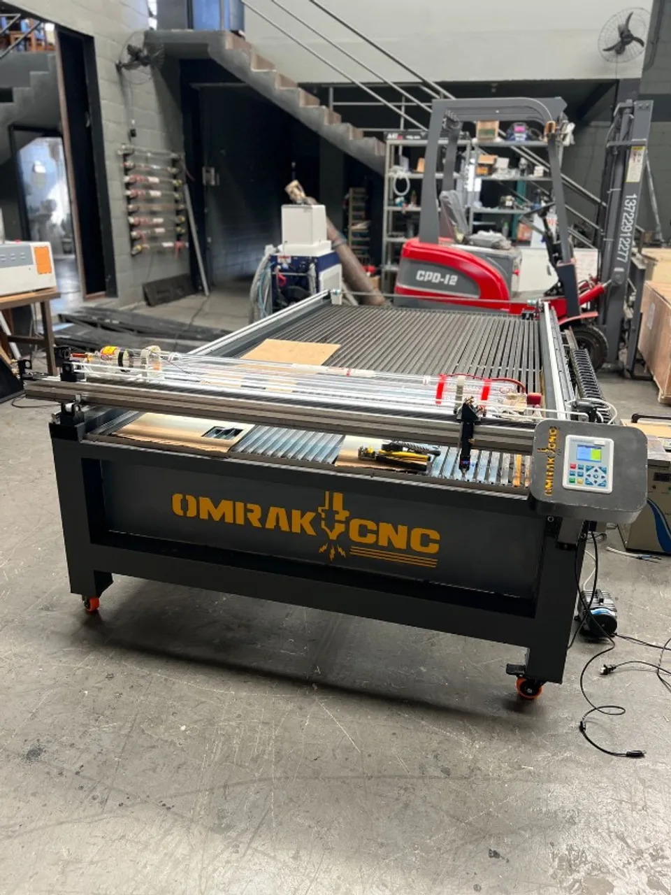  Máquina de Corte a Laser CO2 - 150W (Área útil: 2500x1400 mm)