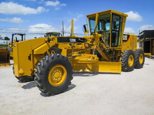 Motoniveladora Caterpillar 120K 2009 11.400h pintura e pneus novos - Foto 2