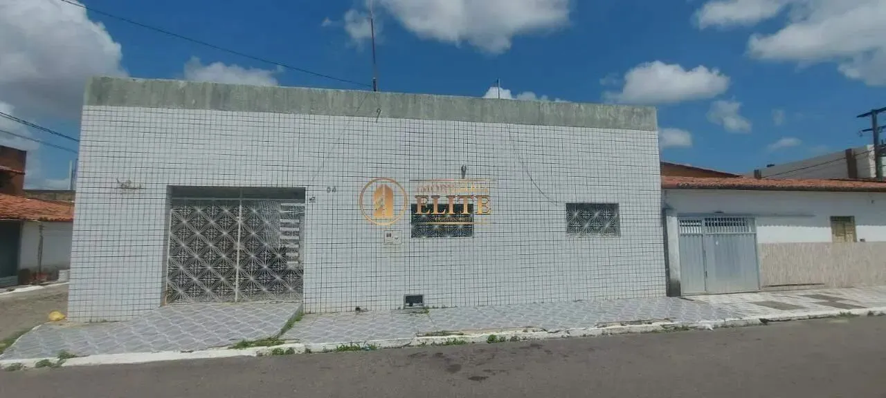 Casa Comercial à Venda no Centro de Parnamirim | 3 Dormitórios, Garagem e Lavanderia