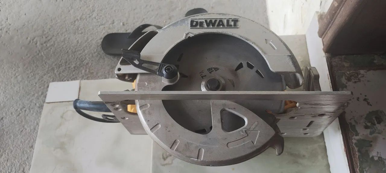 Serra Circular Dewalt - Usada