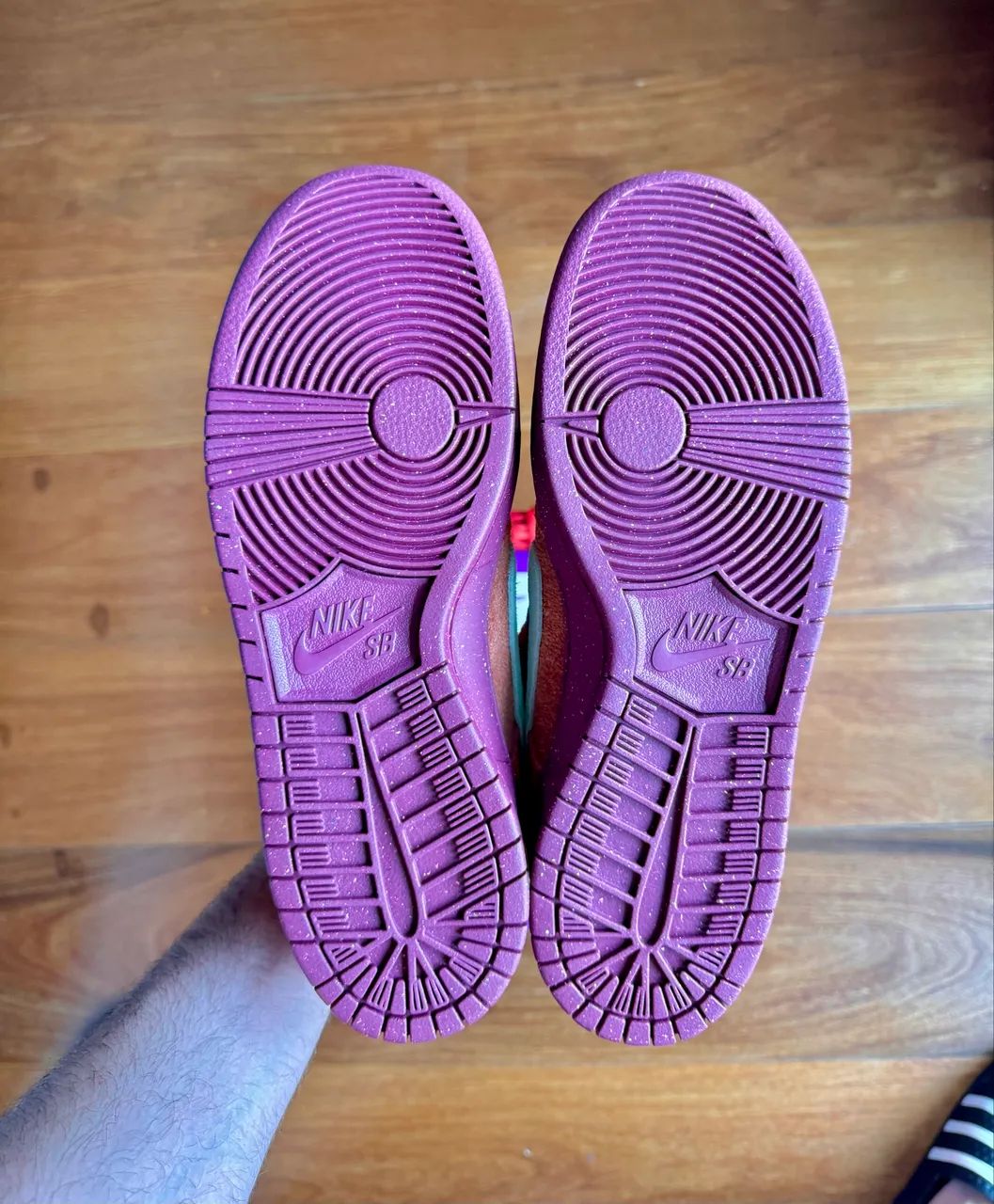 Nike SB Dunk Low - Mystic Red - Original - Número 42 - Foto 3