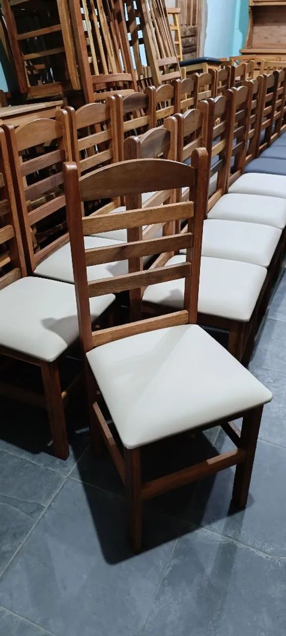 Cadeiras estofadas assento no courvin e madeira maciça $ 220,00 cada - Foto 6