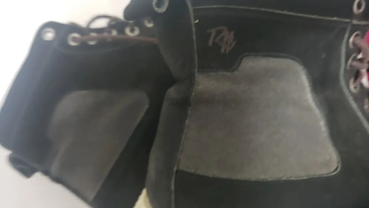 Bota coturno preta de couro - Foto 2