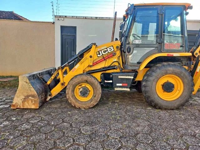 100% FACILITADO! SUA RETROESCAVADEIRA ESTÁ TE ESPERANDO!