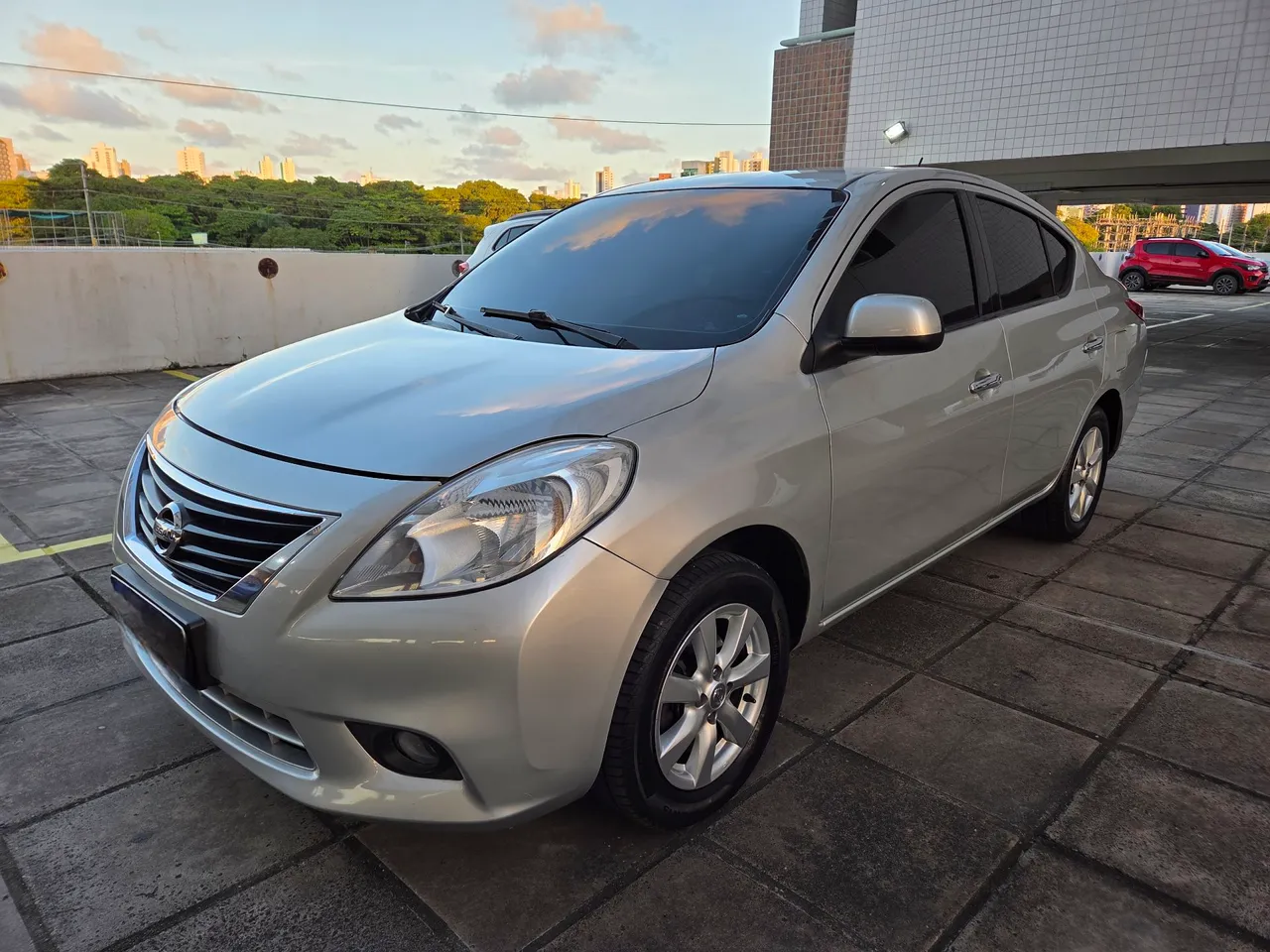Versa 1.6 SL 2014 flex com 88 mil km #particular #Financia