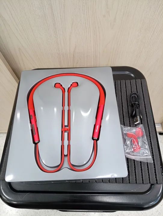 Fones de Ouvido Bluetooth vermelho 