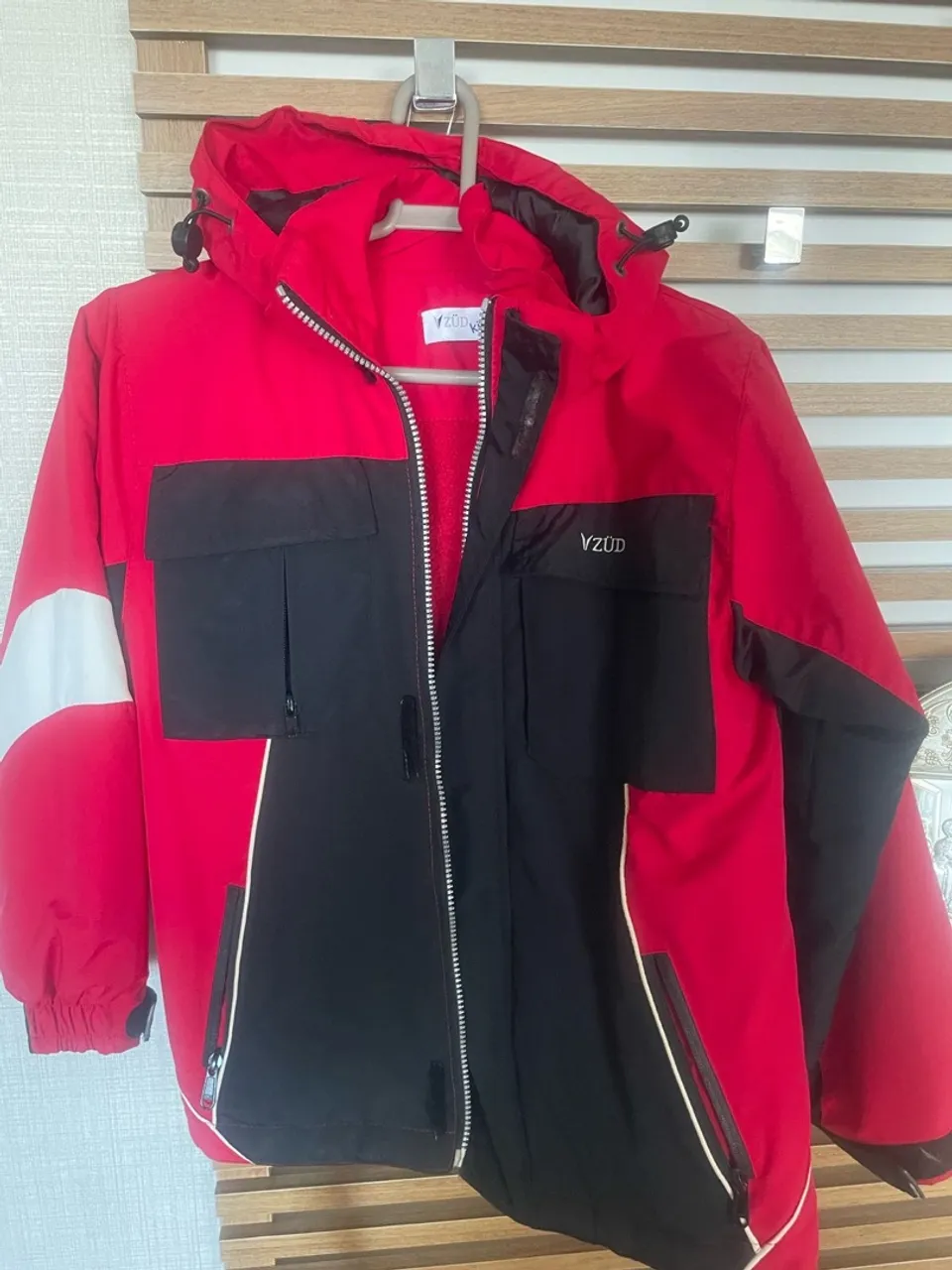 Casaco de inverno VZUD vermelho e preto