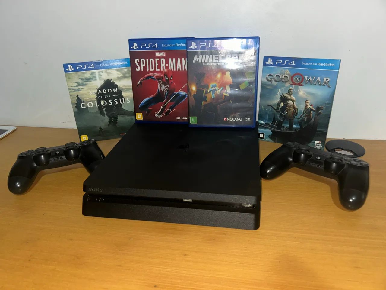 PS4 Slim + Controles (sem os jogos)