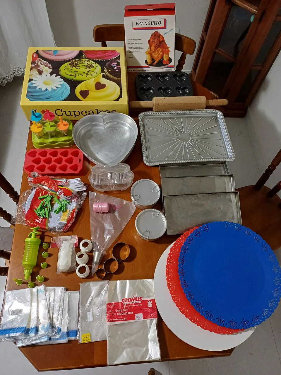 Formas moldes e descartáveis confeitaria