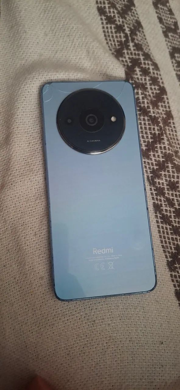 Redmi A3 - Funcionando 100% - Tela trincada - Foto 2