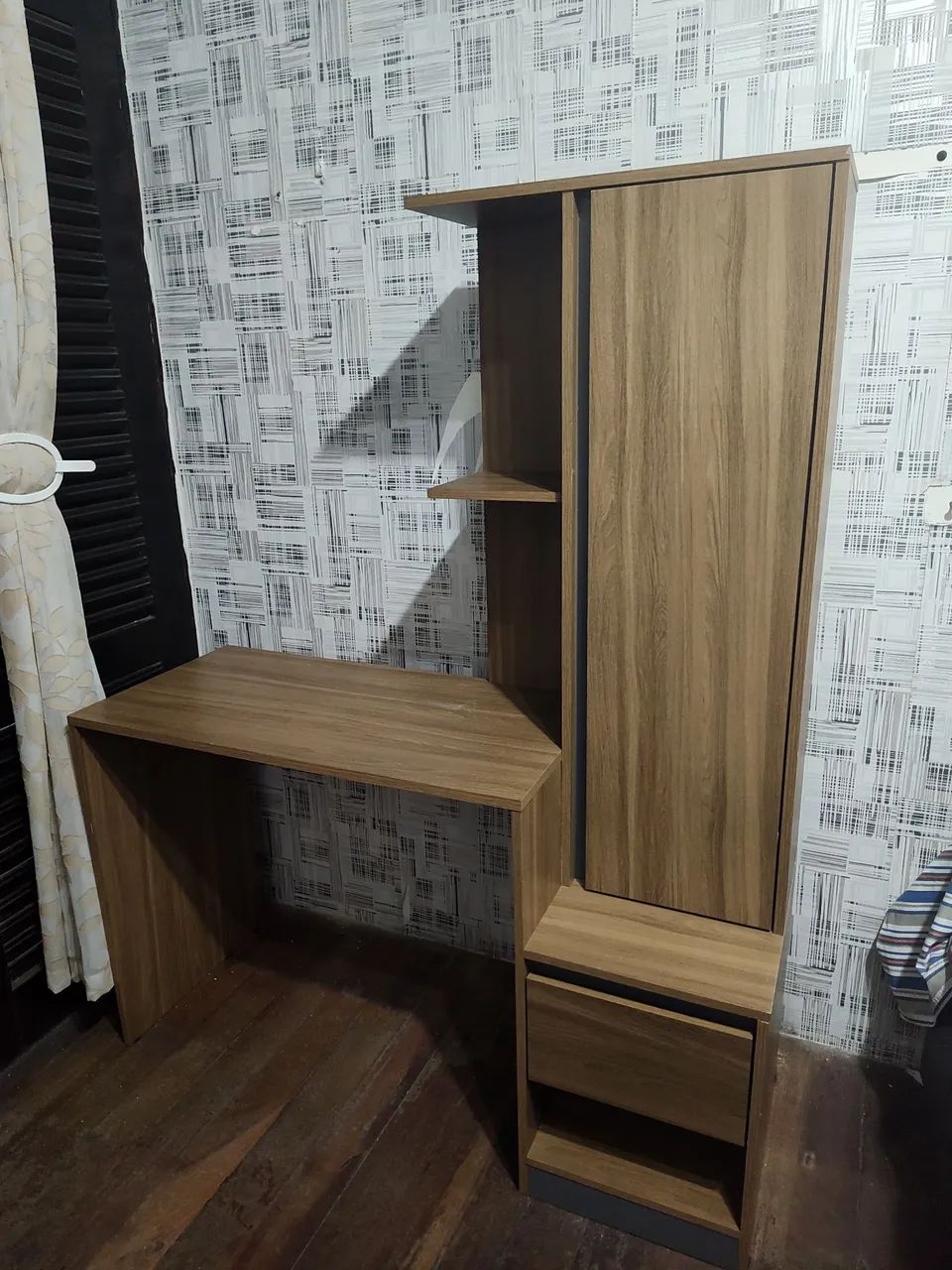 Mesa de estudo com armário lateral  - Foto 3