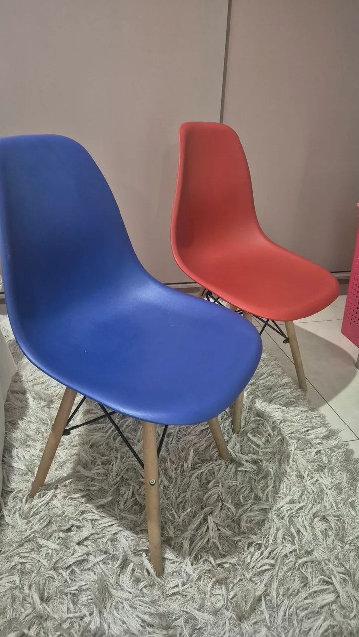 Cadeiras de plástico 