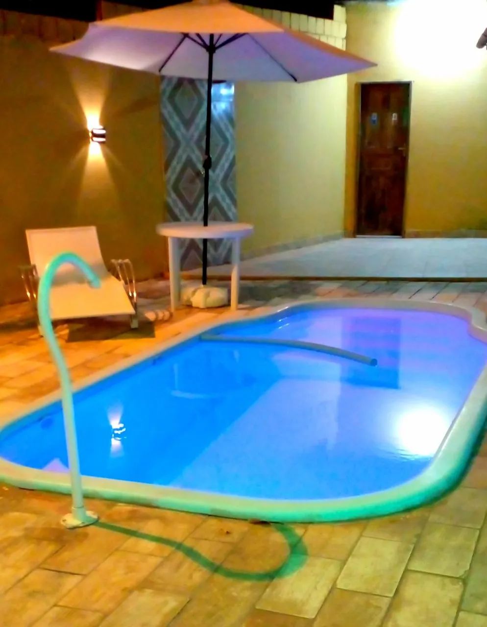 Aluga-se casa com piscina disponível para o carnaval 