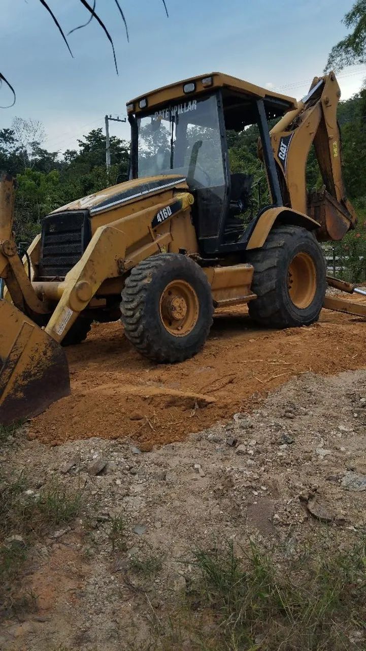 CAT 4x4 2006 135,000 - Foto 2