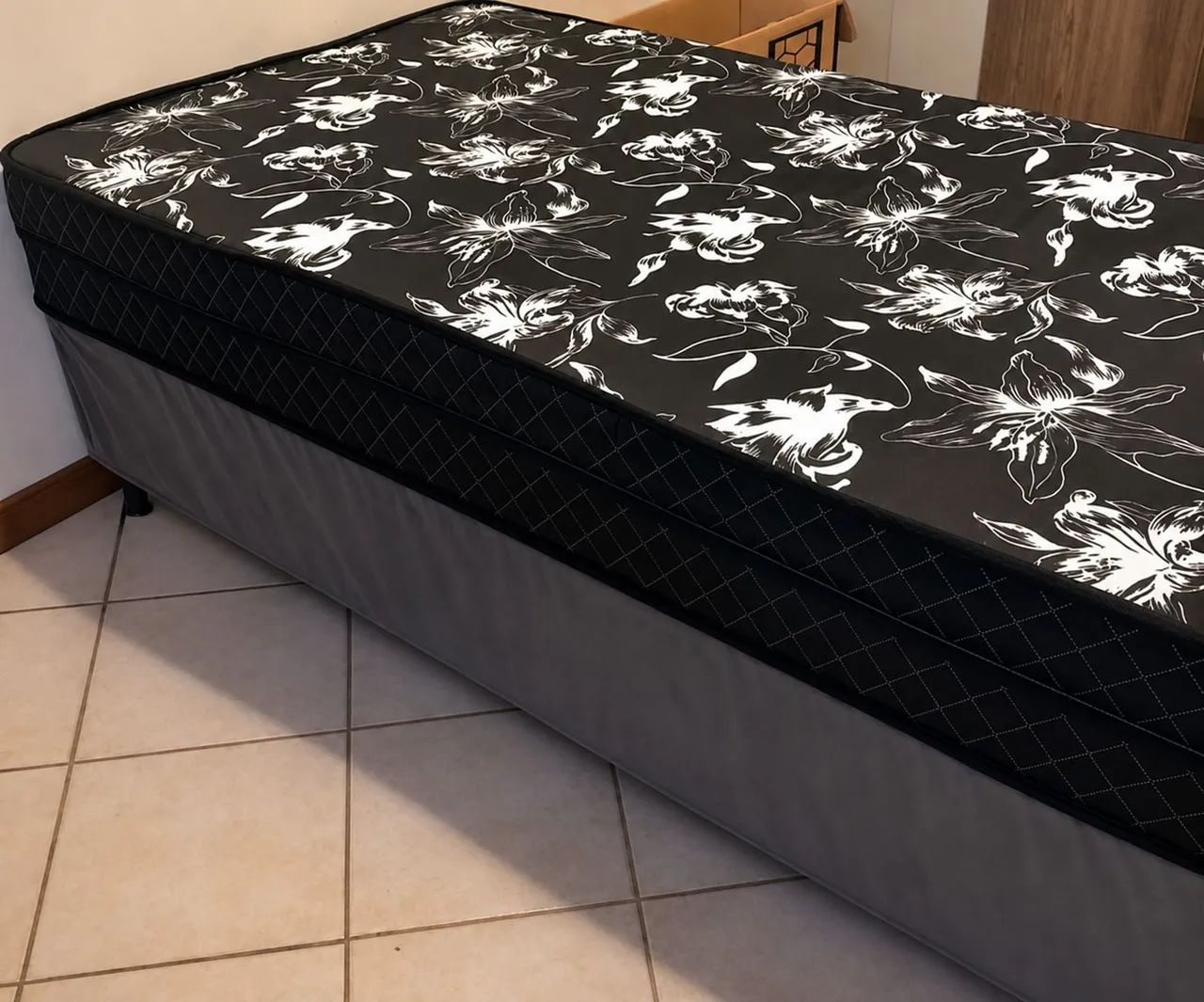 Cama box solteiro base e colchão separado novo 