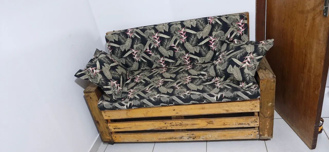 Sofa de madeira 