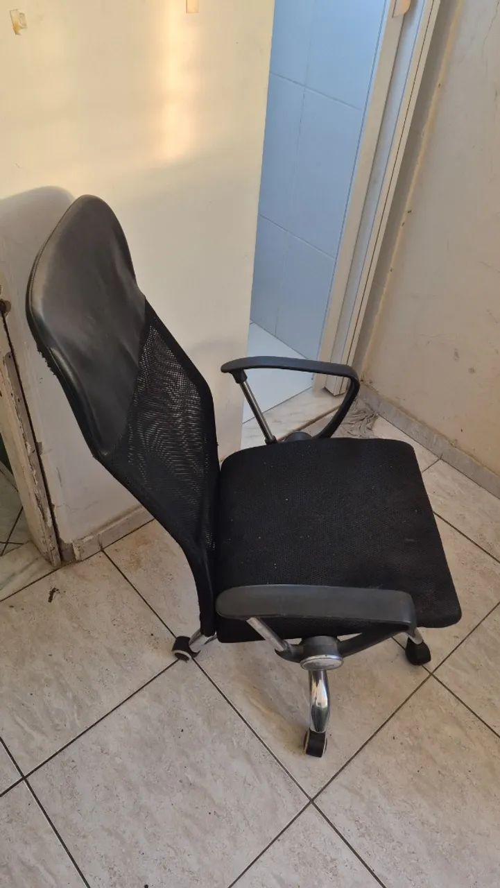 Cadeira com encosto de braços
