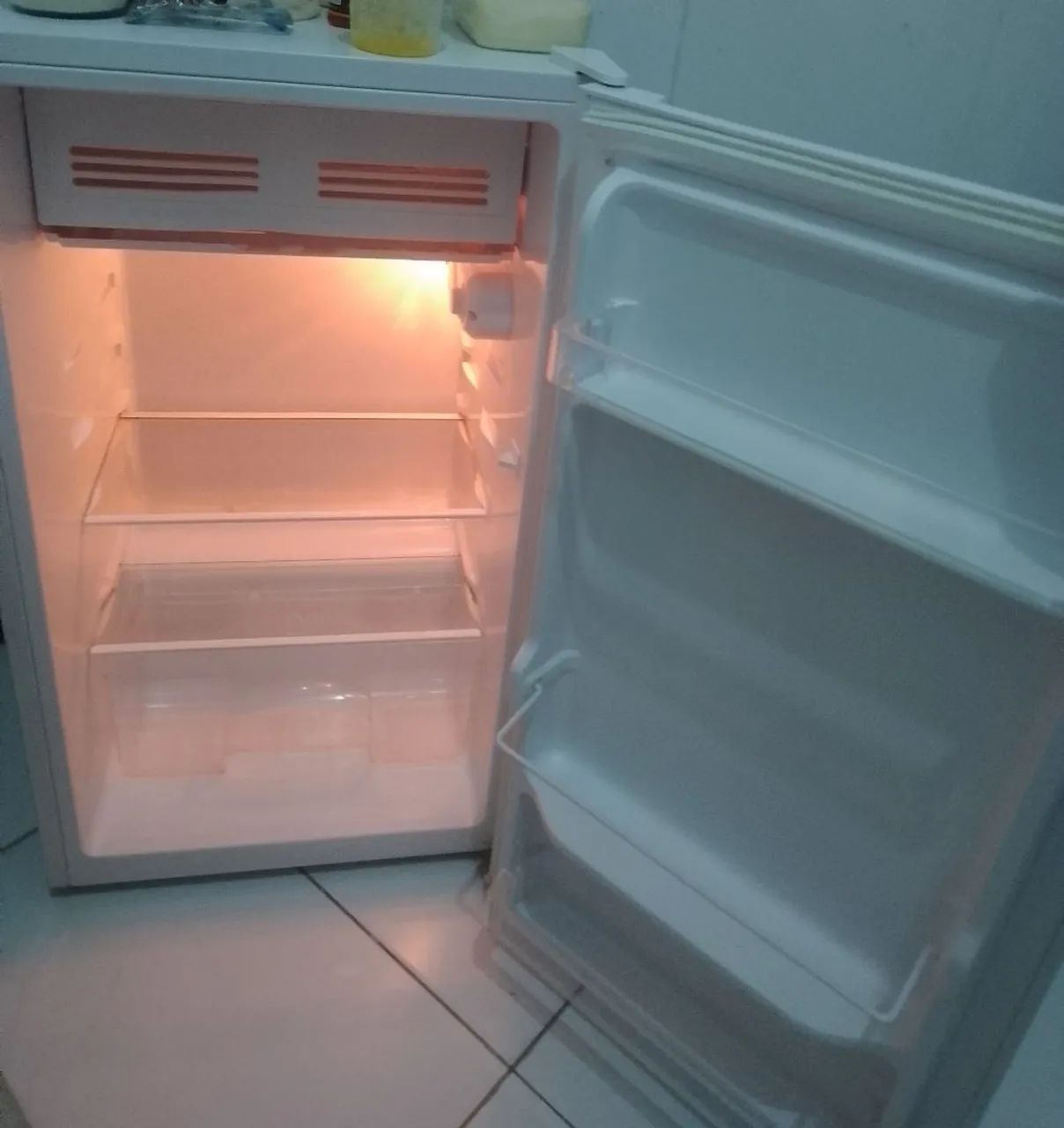 Frigobar 93L Philco + transformador 220w - Foto 3