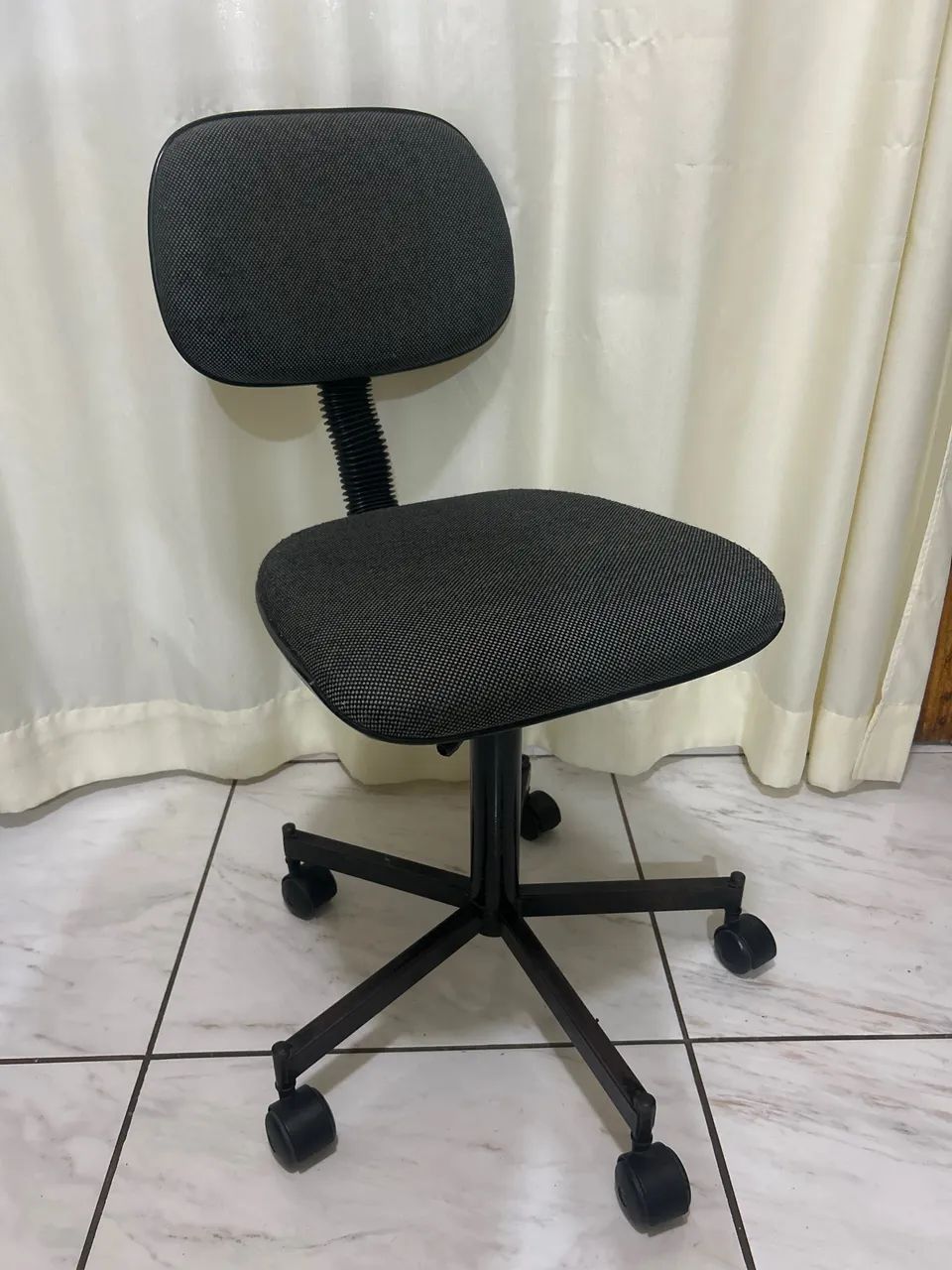 Cadeira de escritório usada - Foto 2