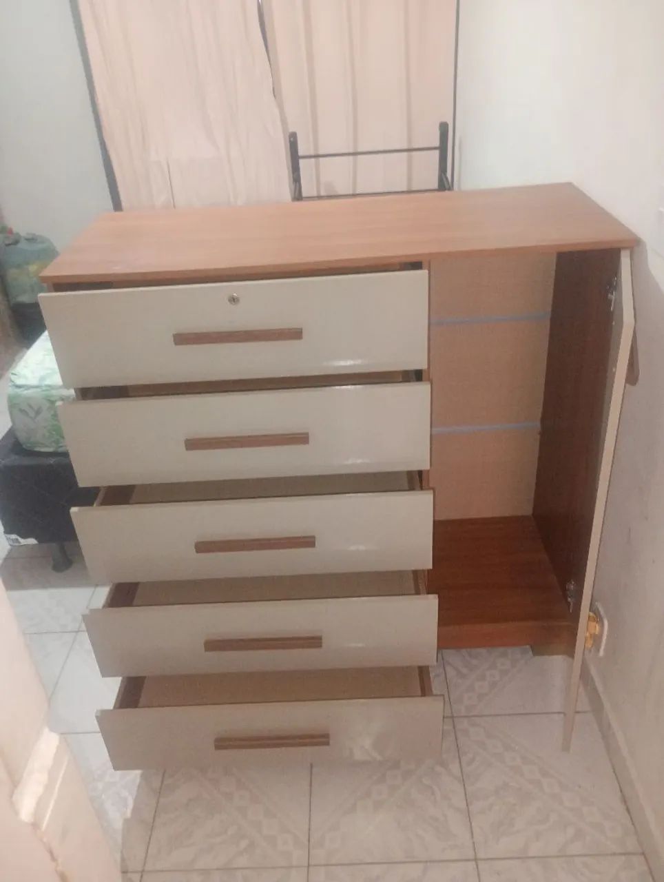 Cômoda 5 gavetas e 1 porta  - Foto 2