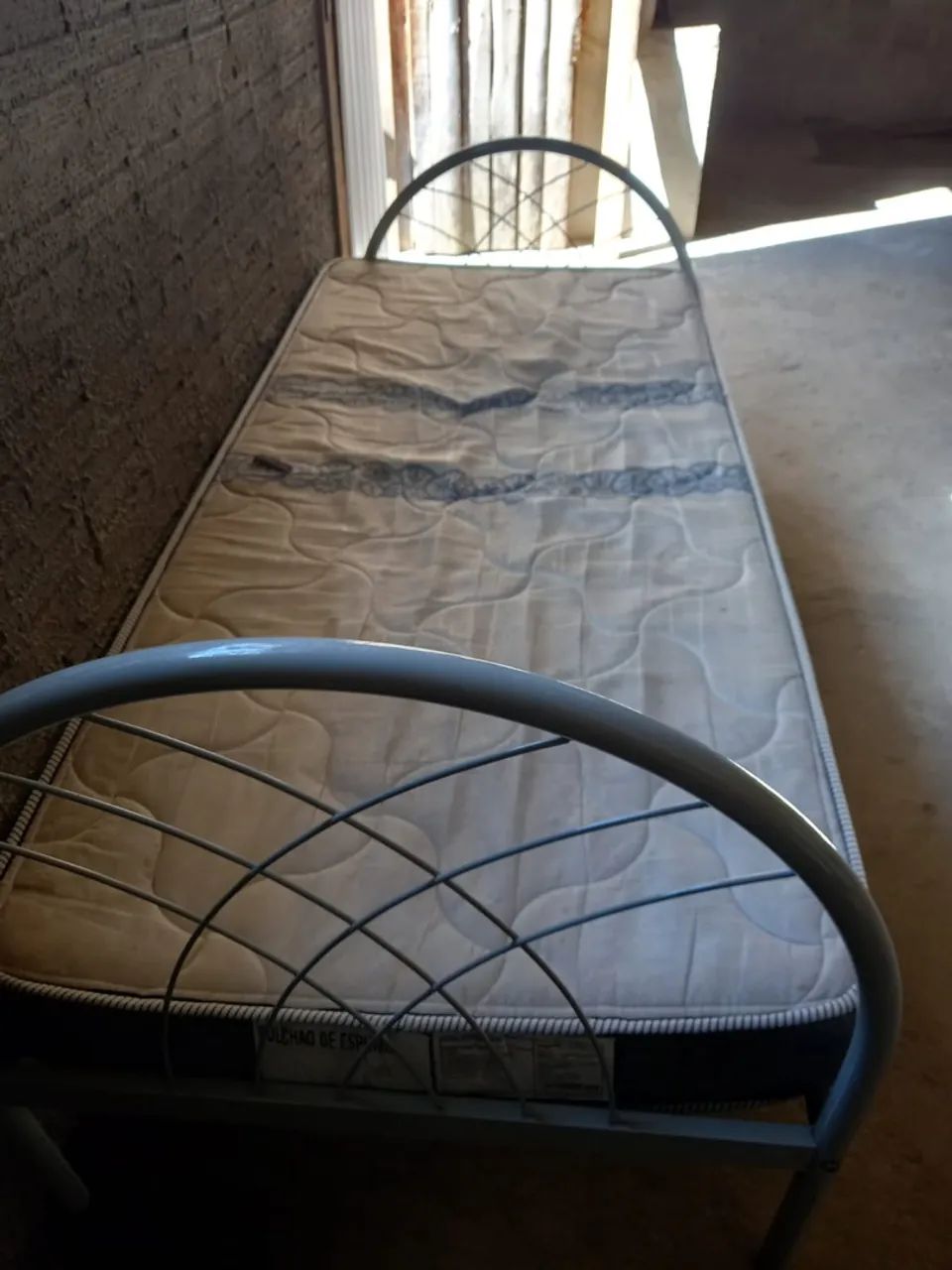 Cama solteiro com colchão 