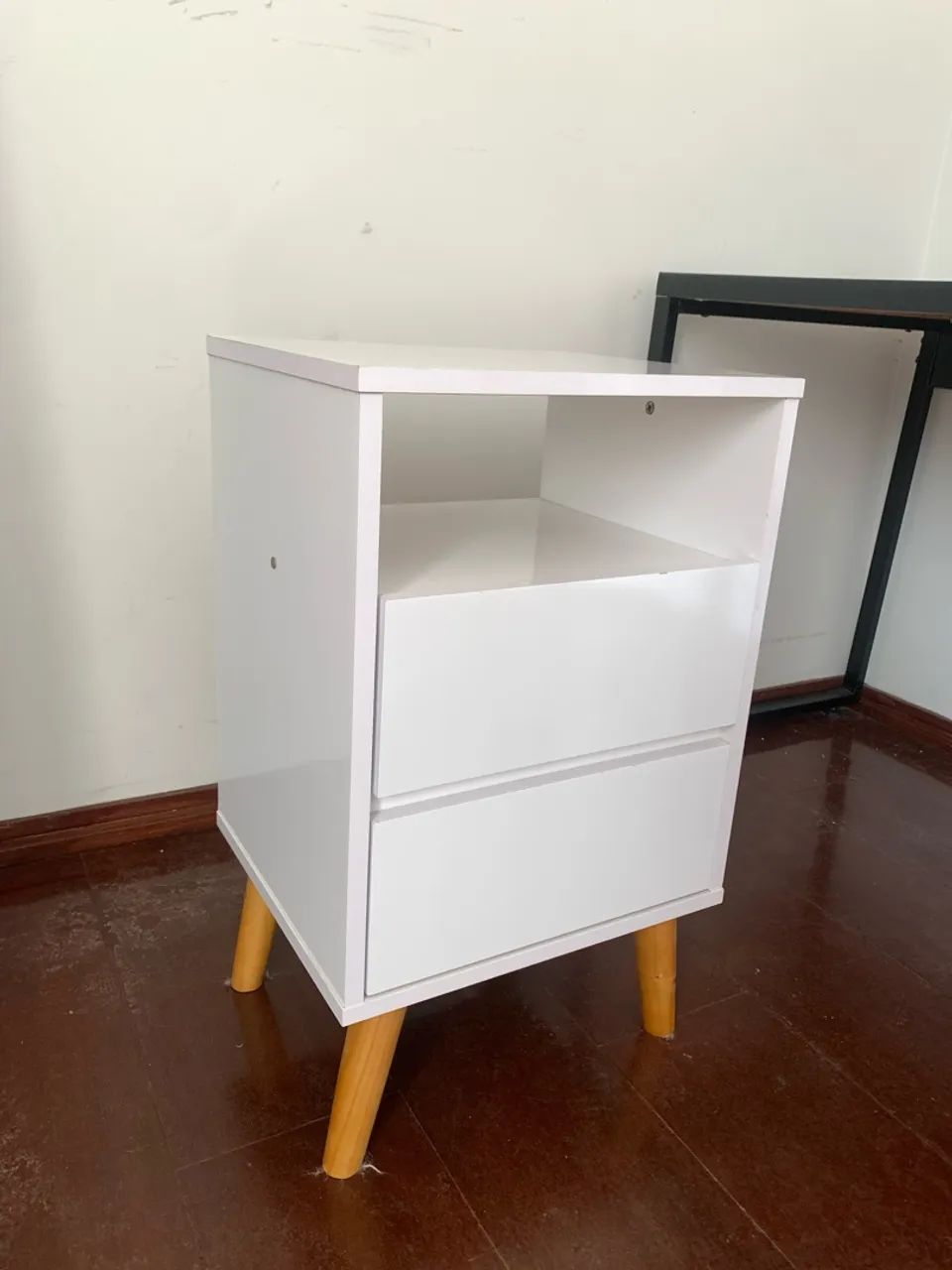 Móvel de cabeceira branco
