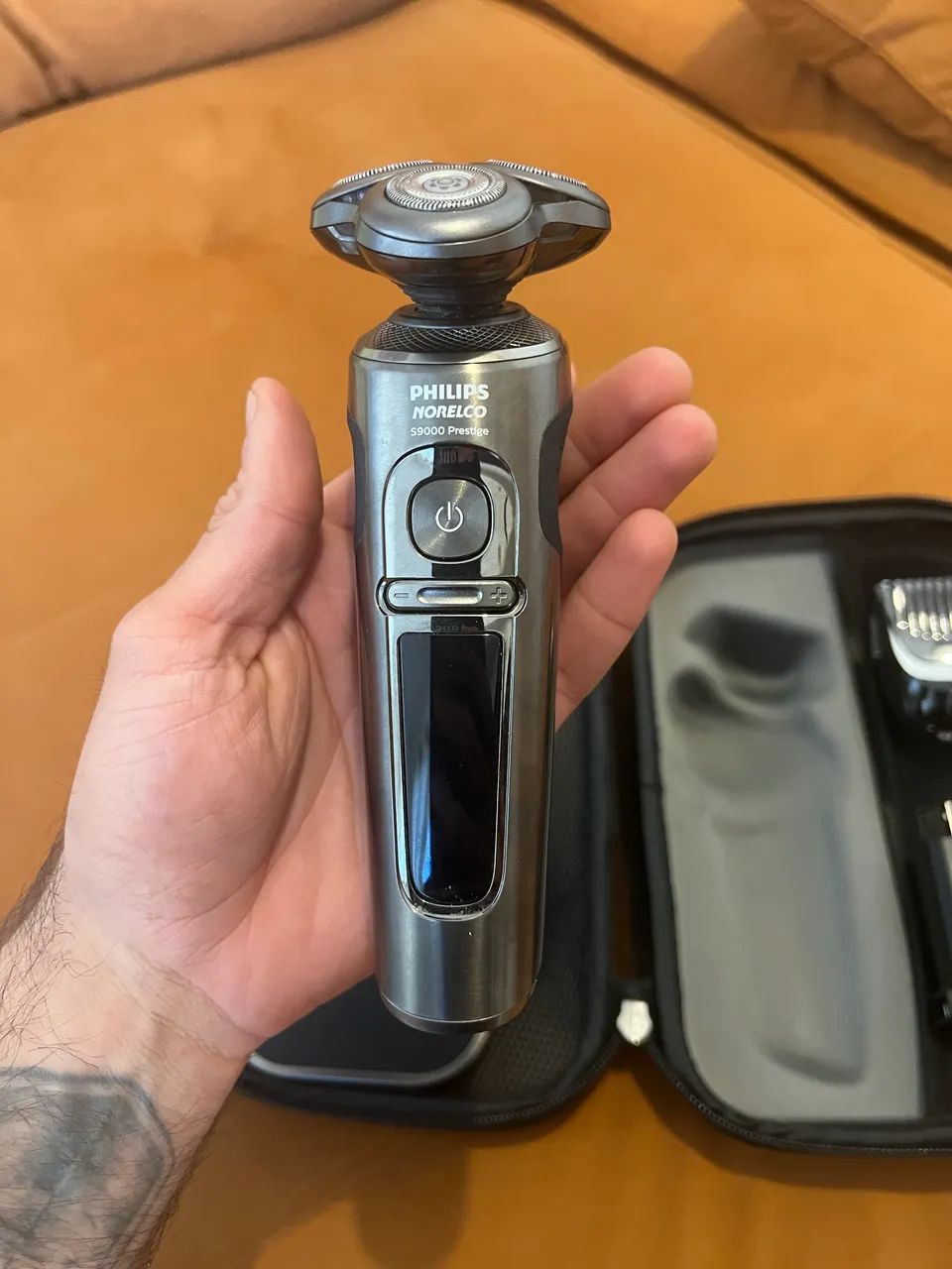 Barbeador Philips Norelco S9000 Prestige com Estojo e Acessórios - Foto 3