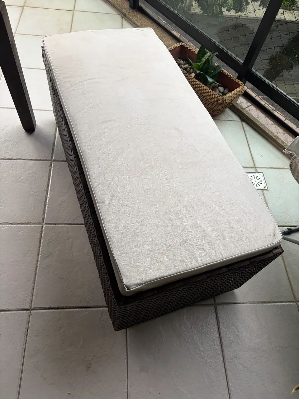 Mesa de Madeira Maciça com 2 bancos - Foto 2