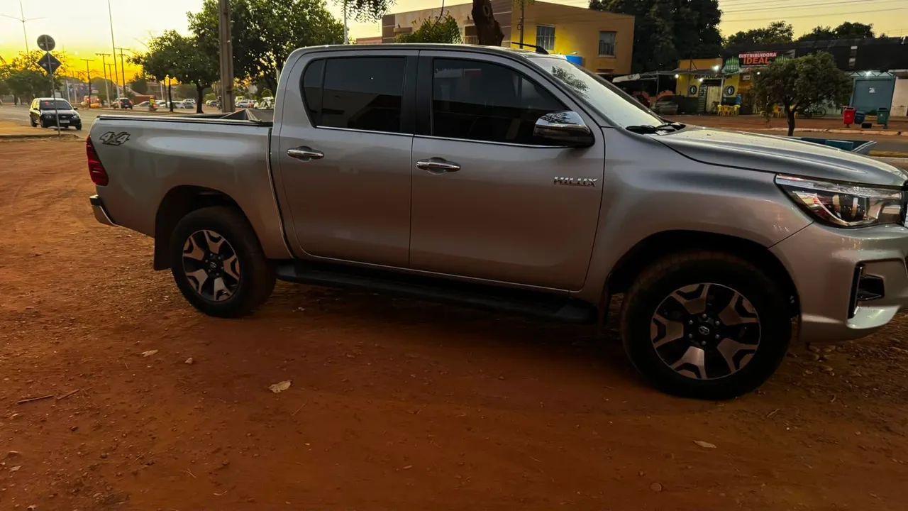 Caminhonete Hilux cd srx