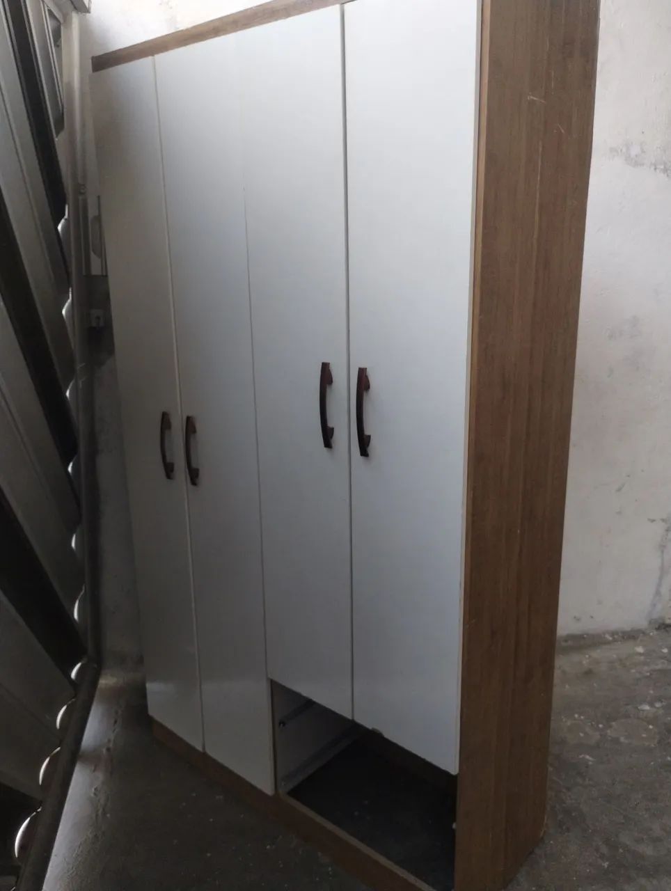 Guarda roupa 4 portas 2 gavetas