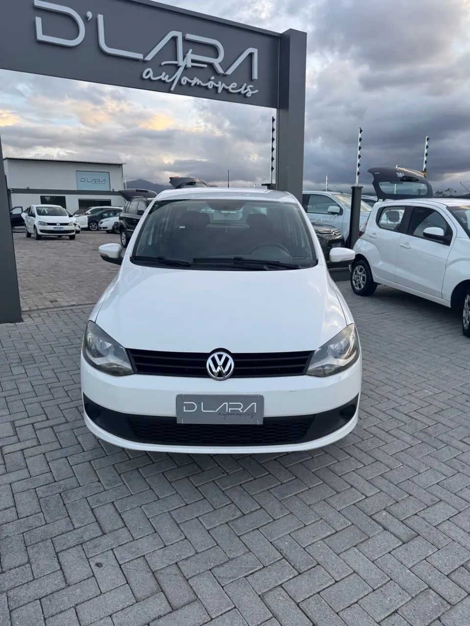Volkswagen Fox 1.0 MI Total Flex 8V 5P 2014 - Foto 2