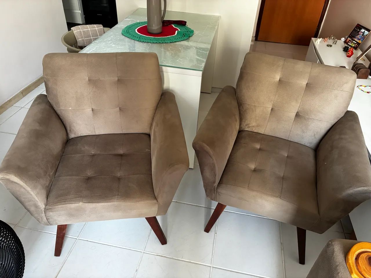 Poltrona Suede Madeira Maciça - Foto 2