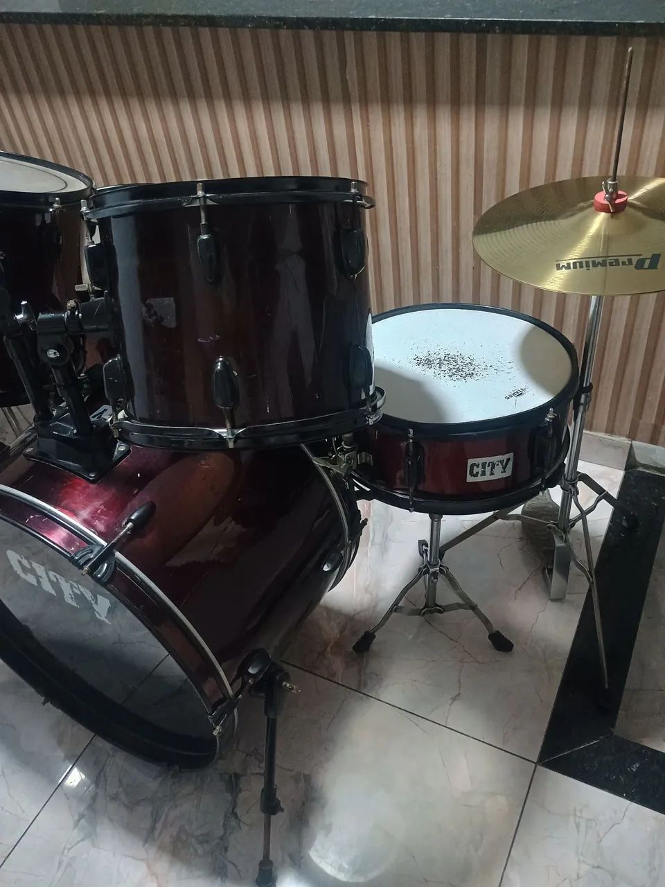 Bateria CITY 10 x de 180.00 no cartão.pedal e pratos novos - Foto 3