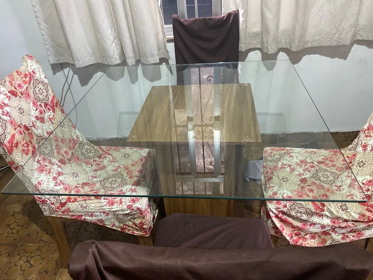 Mesa de vidro  com 4 cadeiras  - Foto 2
