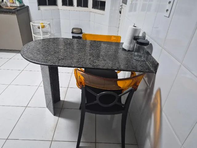 Mesa de granito. Ótima para ambientes compactos - Foto 2