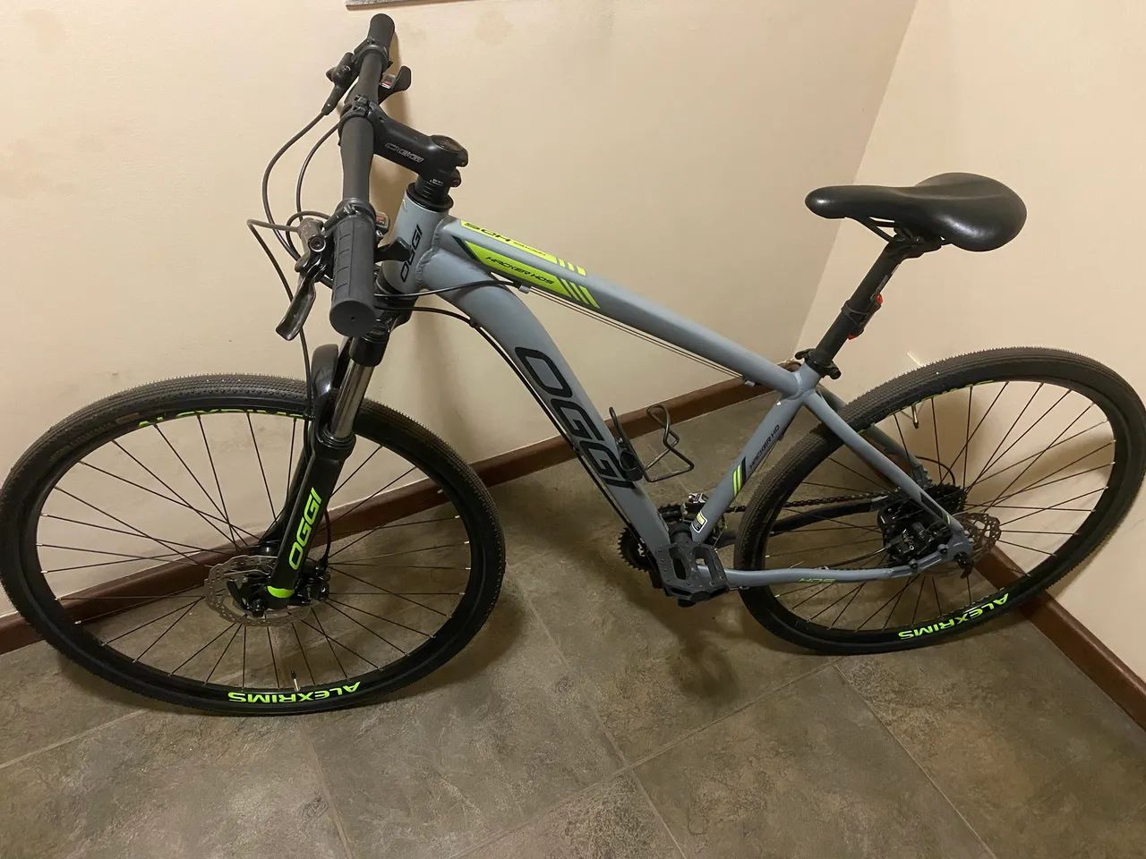 Bicicleta OGGI aro 29 kit Shimano 