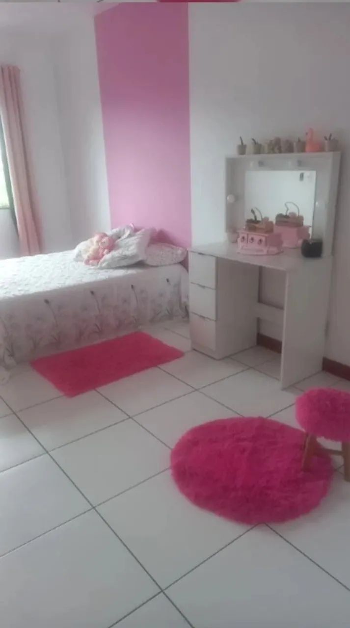 Casa de dois andares com piscina 